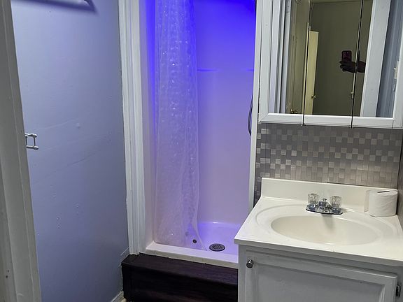 2nd image of 110 Nicholson St APT 4