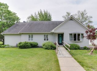 510 E 6th St, Delavan, IL 61734