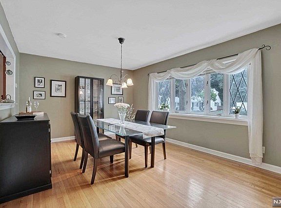 5th image of 23 Lockwood Dr