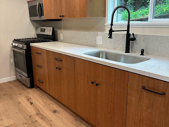 2nd image of 1058 Arlington Way #B