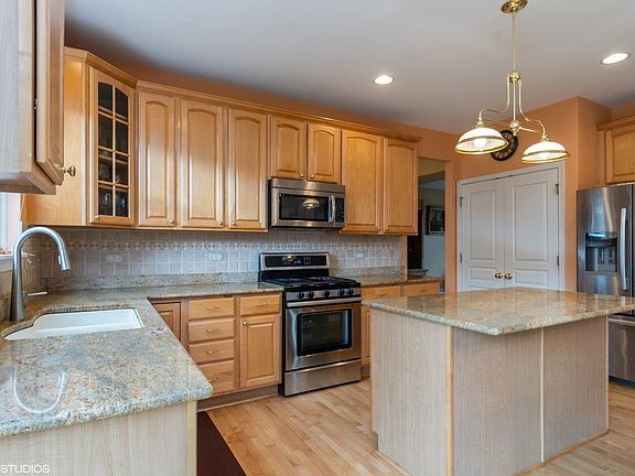5th image of 24665 W Woodstock Dr