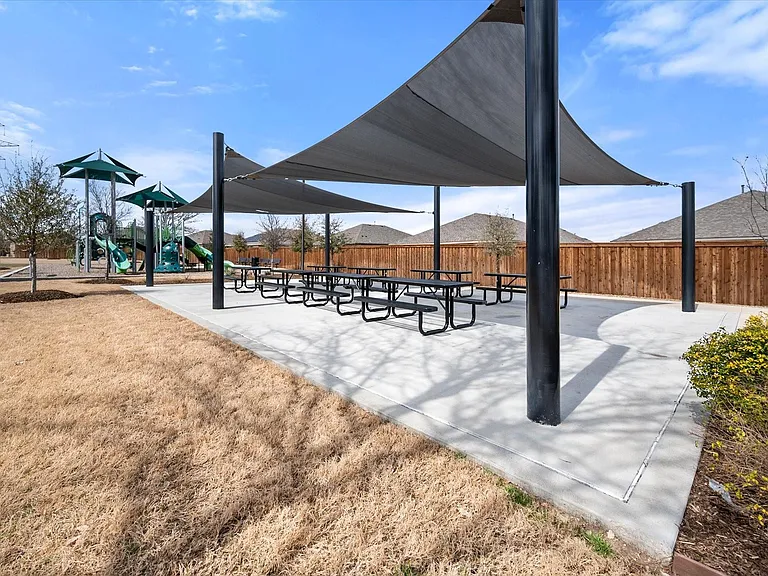 504 Mesa View Trl — Photo 29