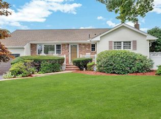 6 Roxborough Ave, Patchogue, NY 11772