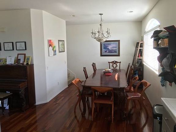 3rd image of 2828 Border Ave
