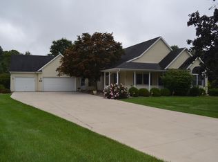 56175 Buffalo Dr, Three Rivers, MI 49093