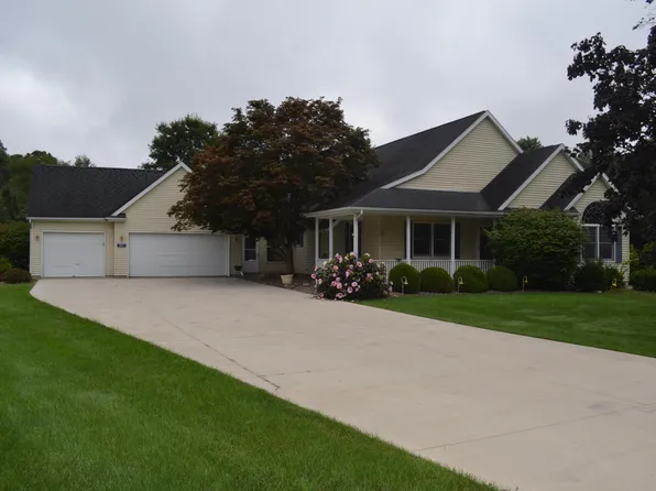 56175 Buffalo Dr, Three Rivers, MI 49093