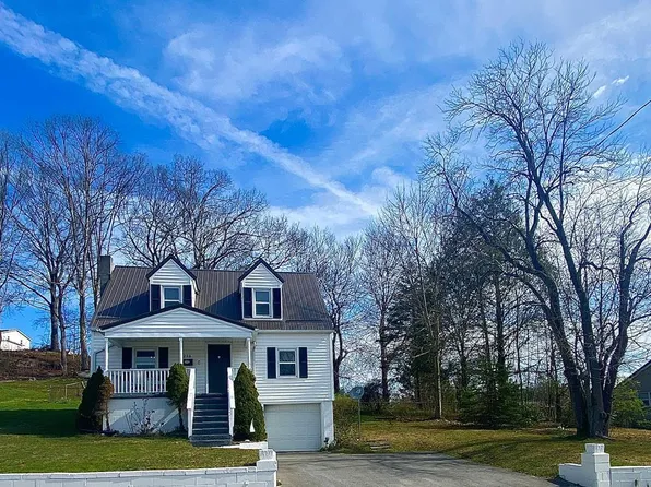 206 Highlawn Park Ave, Oak Hill, WV 25901