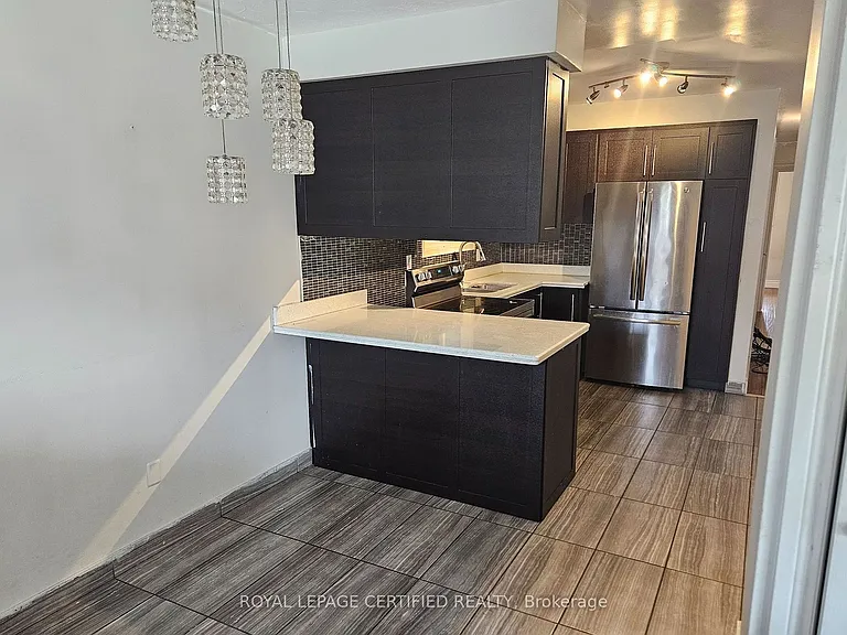 290 Balmoral Ave N — Photo 7