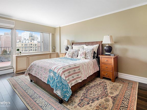 5th image of 301 E 78th St APT Ph18c