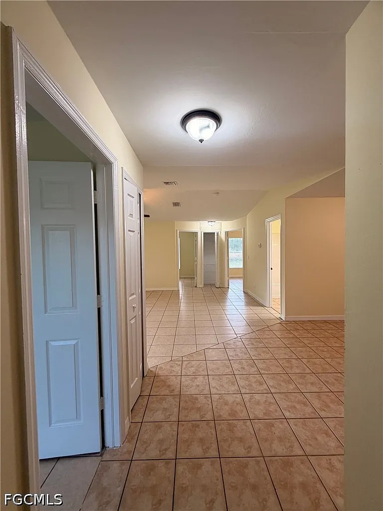3 bed, 2.0 bath, 1078 sqft, $1,525 — Photo 2