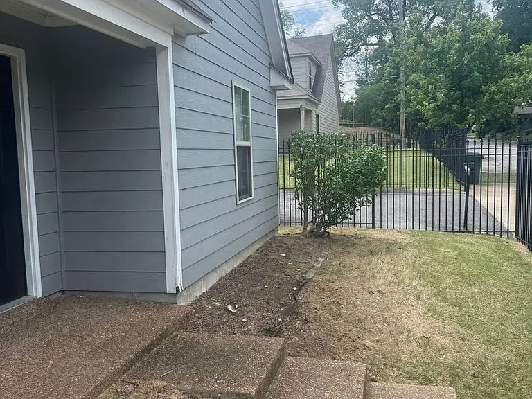 1307 Larkin Ave — Photo 4