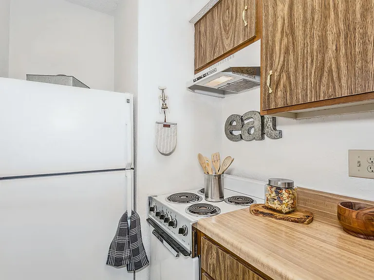 Birch - Studio / 1 Bath - 425 Sq.Ft.