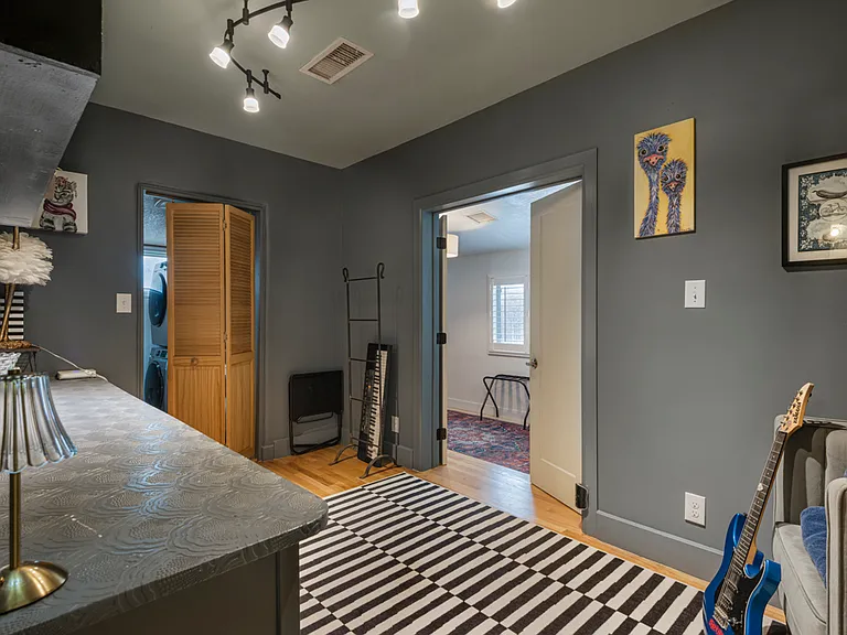 3021 Commercial St NE — Photo 6