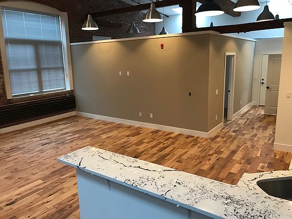 2nd image of 1823 E Glenwood Ave #205