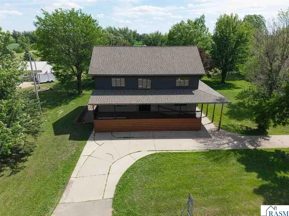 831 2nd St SW, Glenville, MN 56036