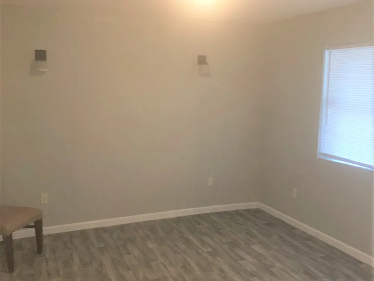601 E North St — Photo 3