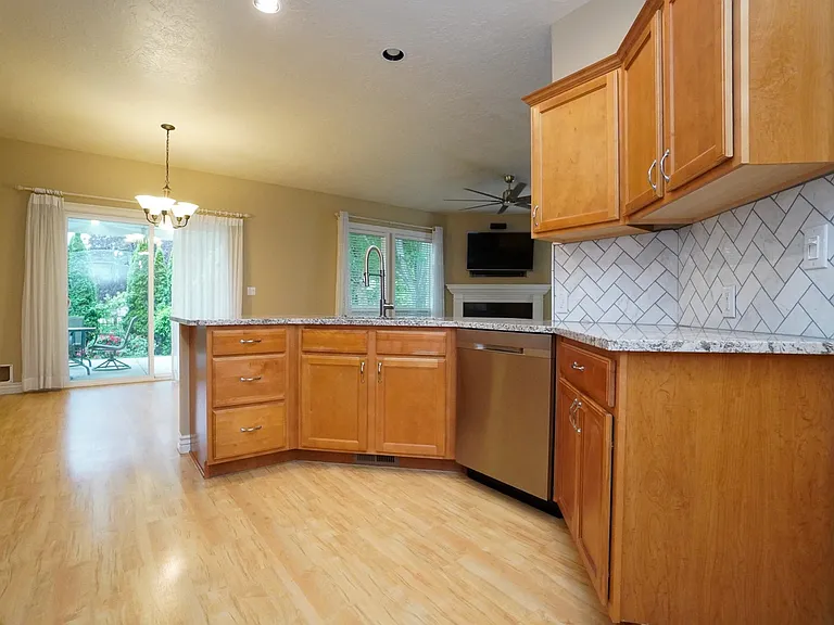 1917 W Marten Creek Dr — Photo 15