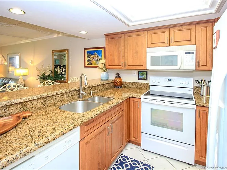 350 NE Edgewater Dr #202 — Photo 11