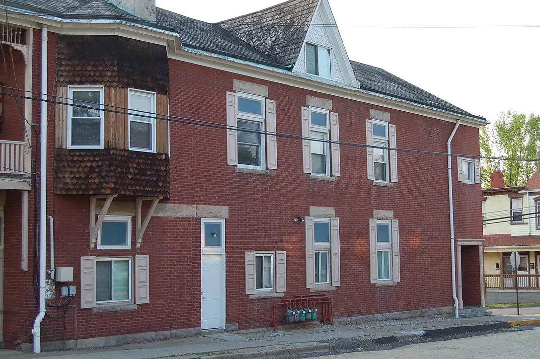 2 bed, 2000 sqft, $1,095 — Photo 3