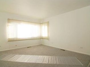 17057 Oakwood Ave, Lansing, IL 60438