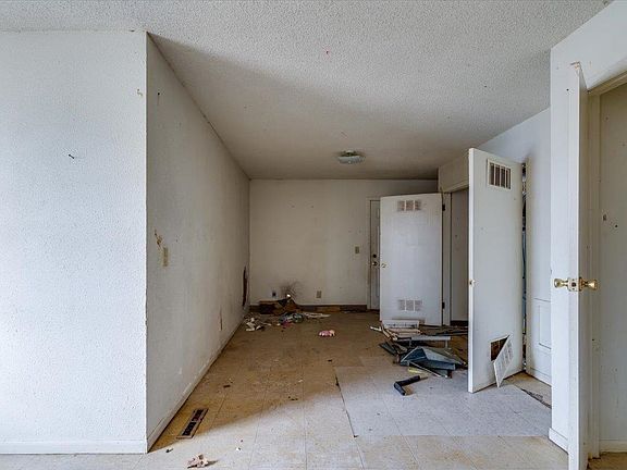 4th image of 1602 E Del Mar St