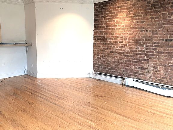 4th image of 235 E 13th St #6I