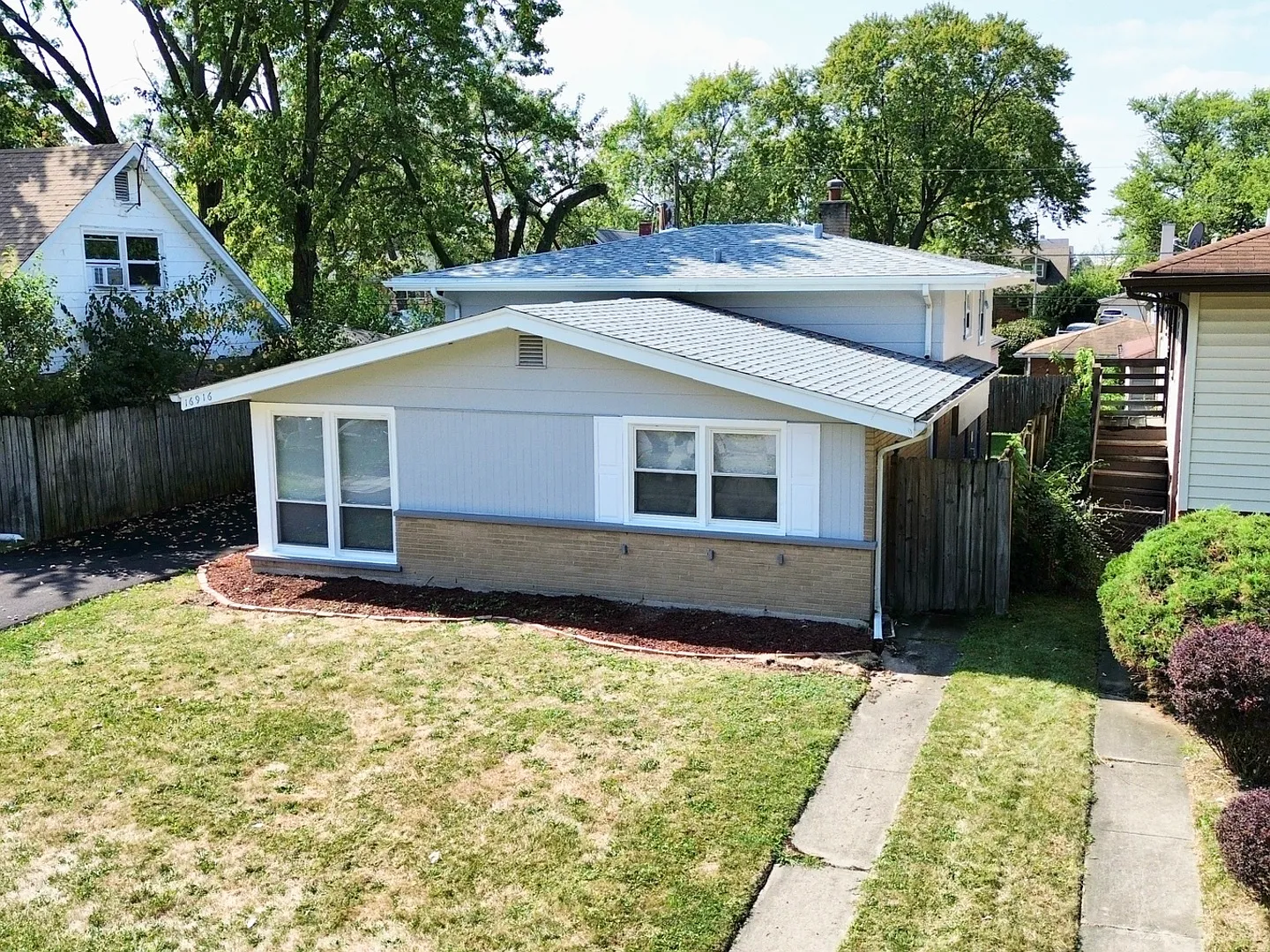 16916 Old Elm Dr photo 1