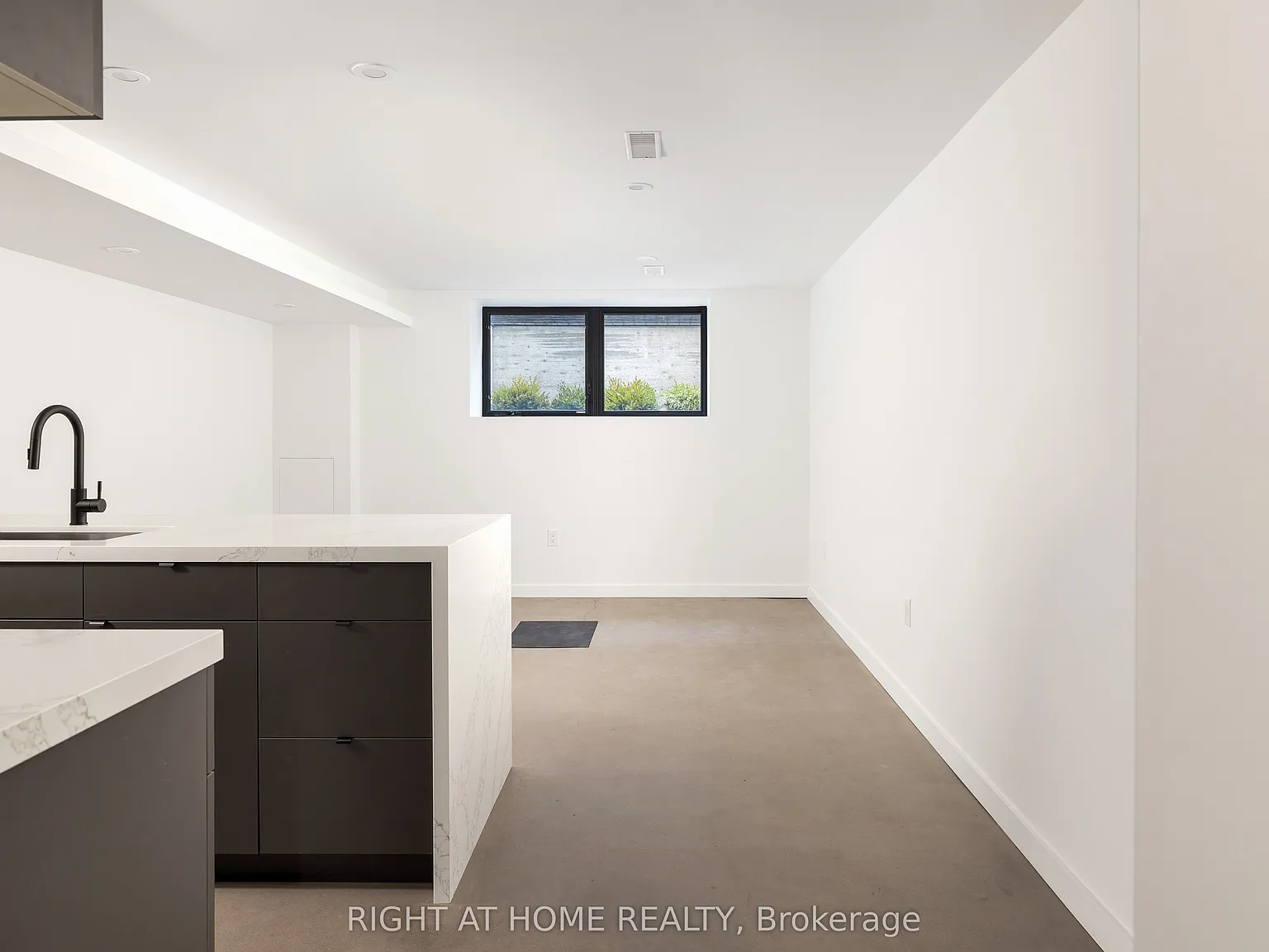 2 bed, $2,300 — Photo 1