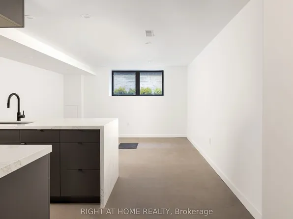 86 Lansdowne Ave #4, Toronto, ON M6K 2V9