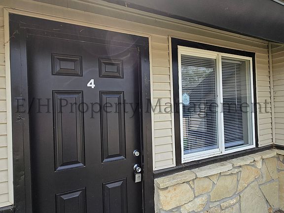 2nd image of 3033 N Jackson Ave #4