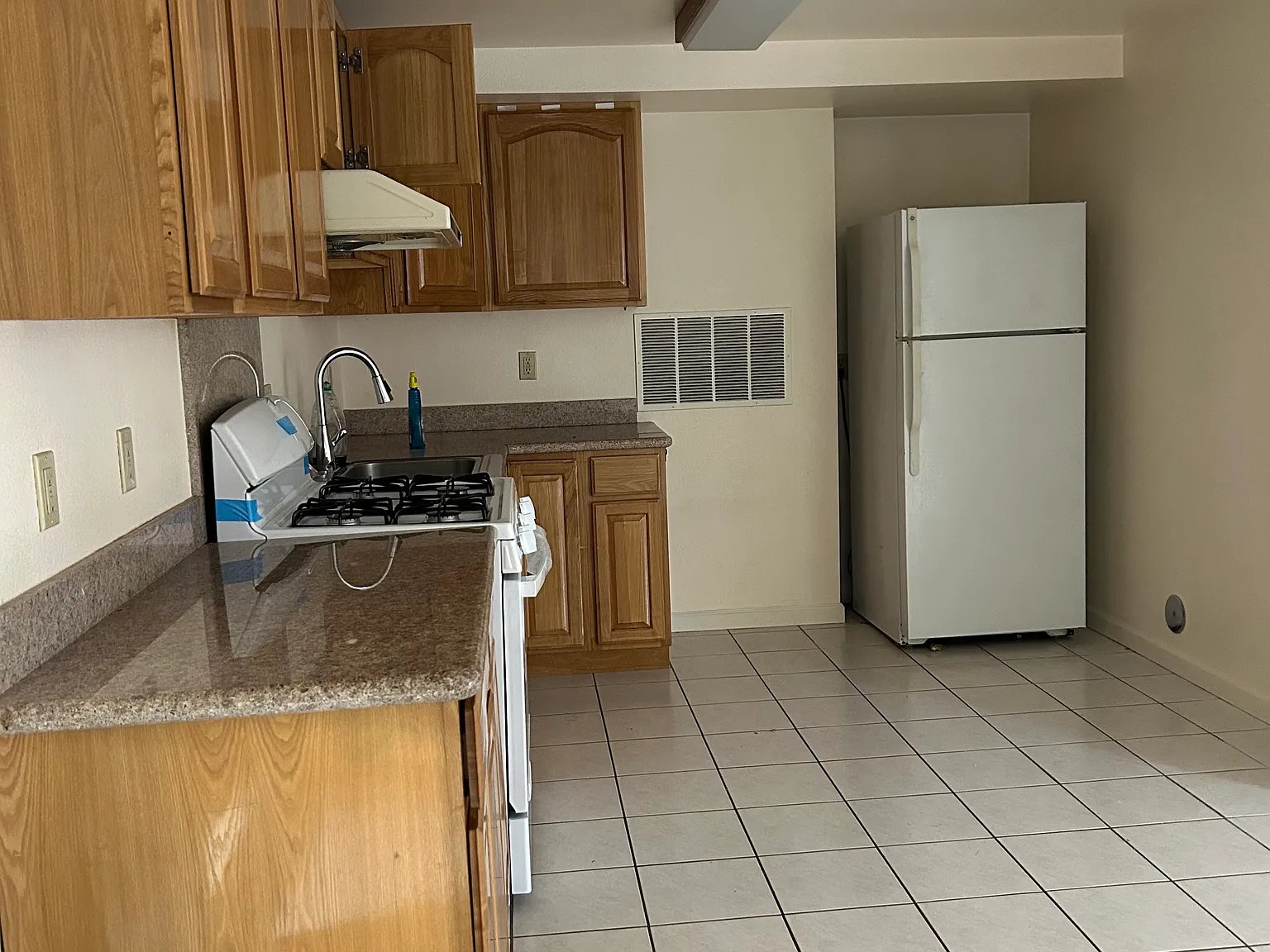 2 bed, 600 sqft, $3,700 — Photo 3