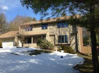 10 Redwood Rd, Endwell, NY 13760