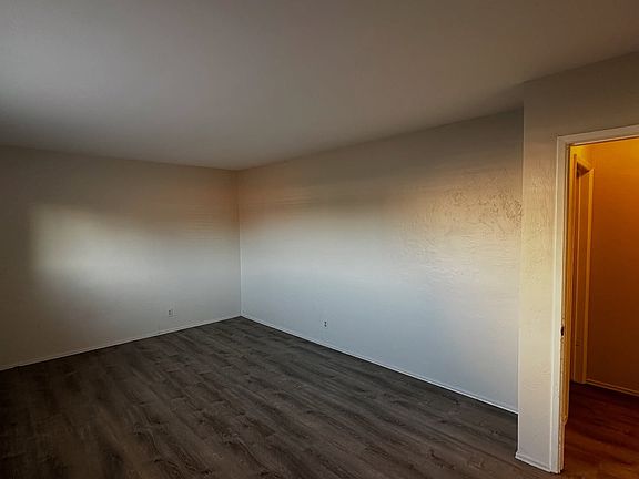 4th image of 9747 Riverview Ave #1