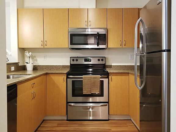 4th image of 221 1st St #64chj2s2k