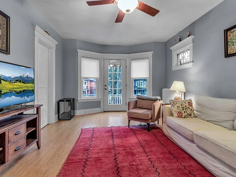 61 Saint James Pl — Photo 3