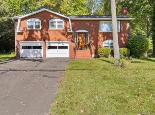 40 Lovers Ln, Bristol, CT 06010