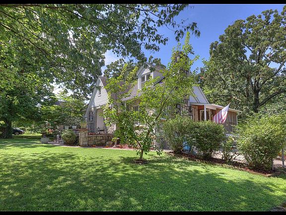 3rd image of 620 Oak Ridge Dr