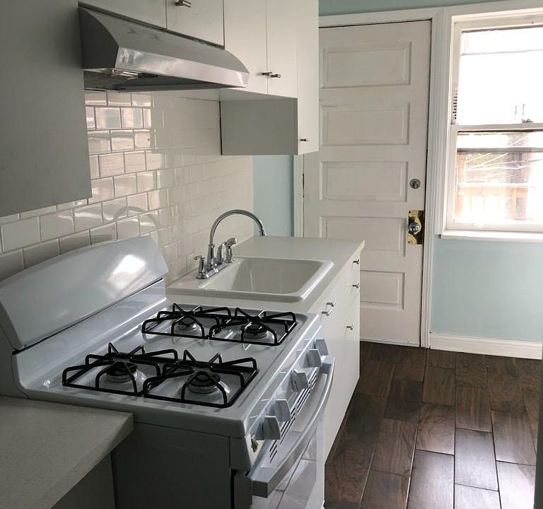 1st image of 5112 S Woodlawn Ave APT 2K