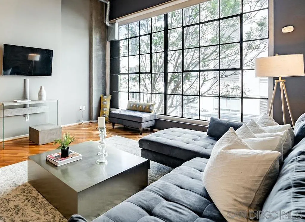1 bed, 1.0 bath, $5,275 — Photo 2