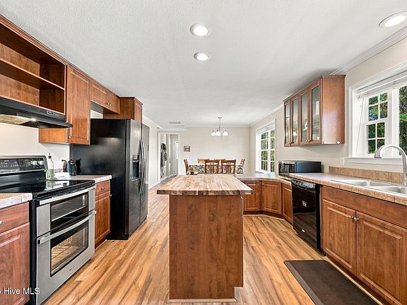 4th image of 756 Ridgecrest Lane