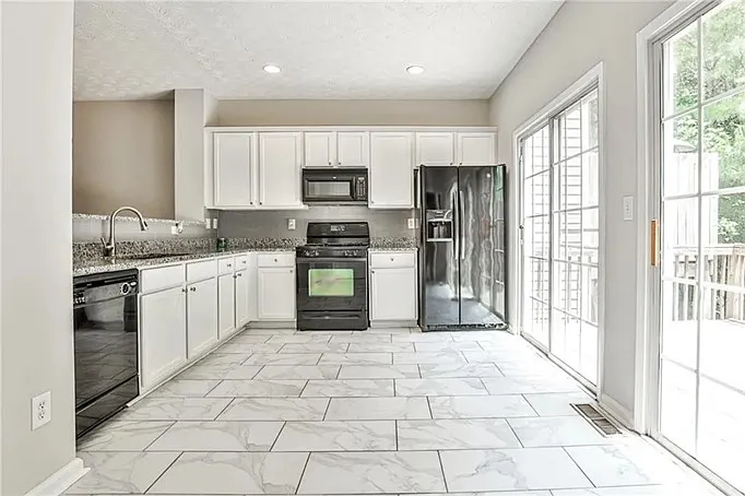 Celeste Ln SW — Photo 15