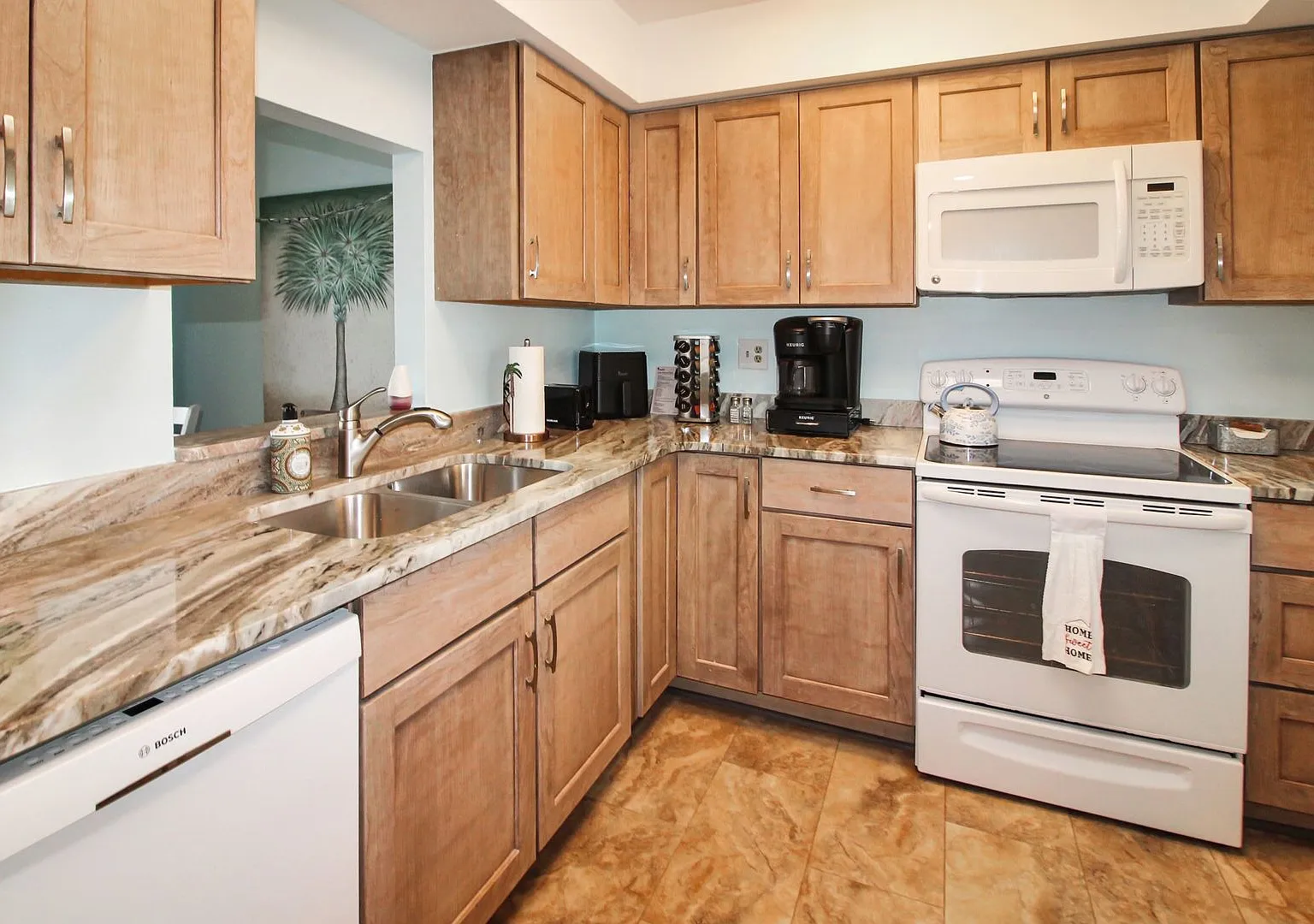 Summer Green Seasonal Condo for Rent — Photo 2