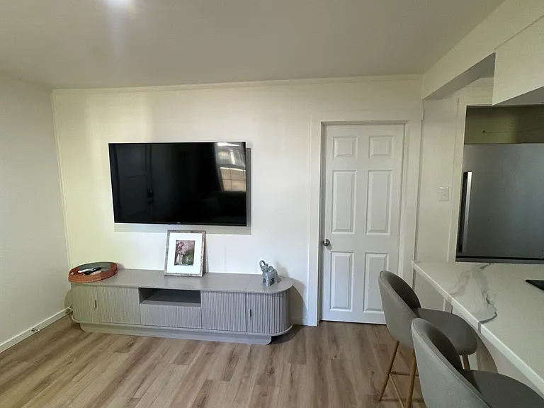 507 E Line St — Photo 3