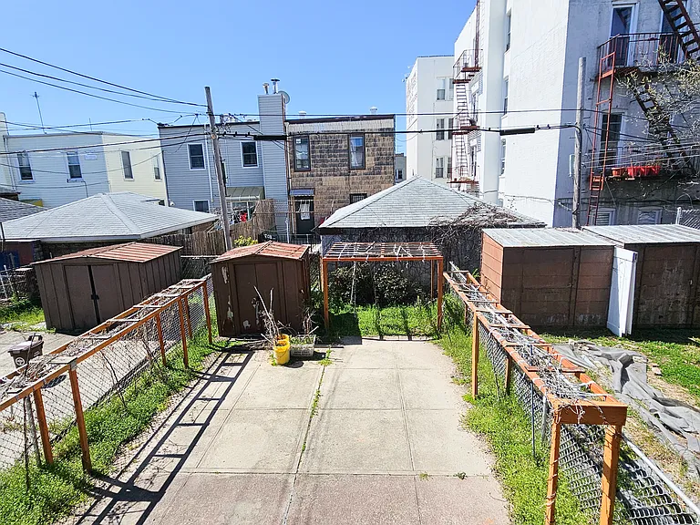 1718 64th St — Photo 1