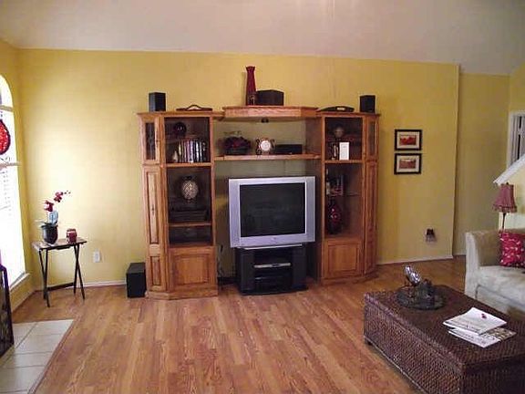 3rd image of 900 Kathryn Dr