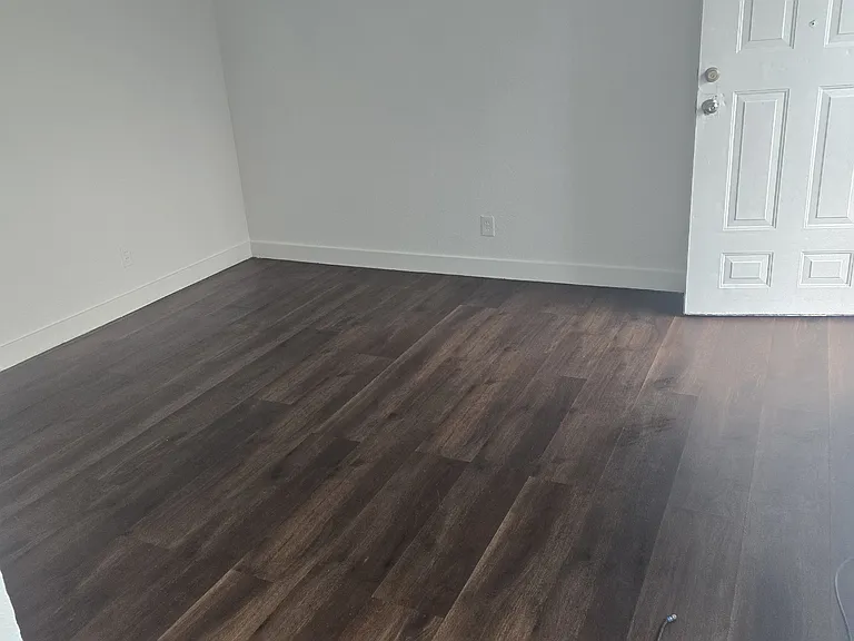 2556 Traction Ave #7 — Photo 2