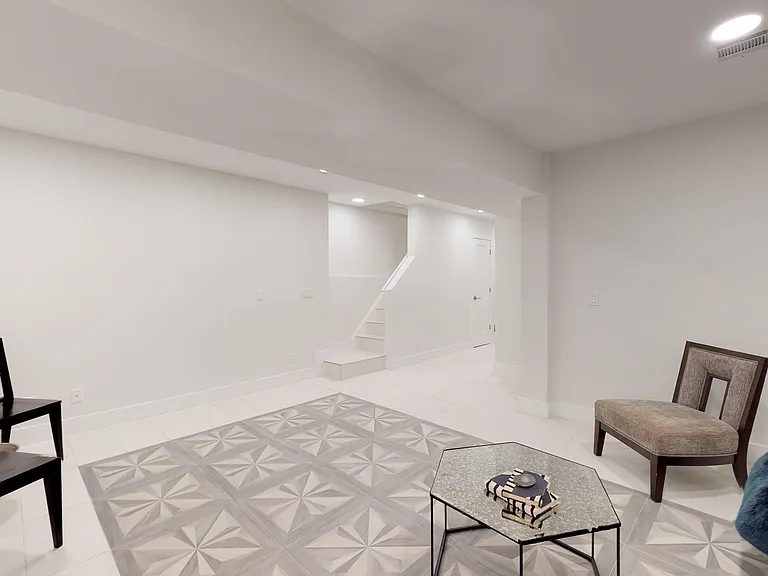 200 Shippen St #1 — Photo 11