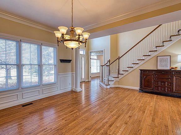 4th image of 2800 Briarcliff Dr