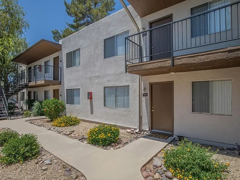 Casas Adobes Apartments — Photo 27