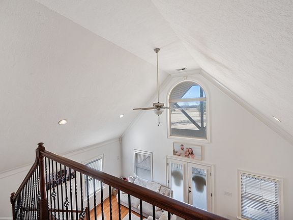 4th image of 222 Fairway Villa Ln